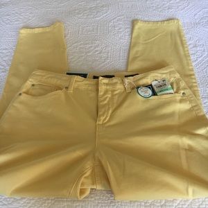 CHARTER CLUB Skinny leg yellow jeans NWT😆